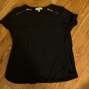XL Michael Kors T-shirt in black.